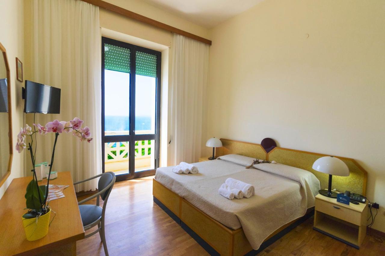 Albergo Palazzo Santa Cesarea Terme Exterior photo
