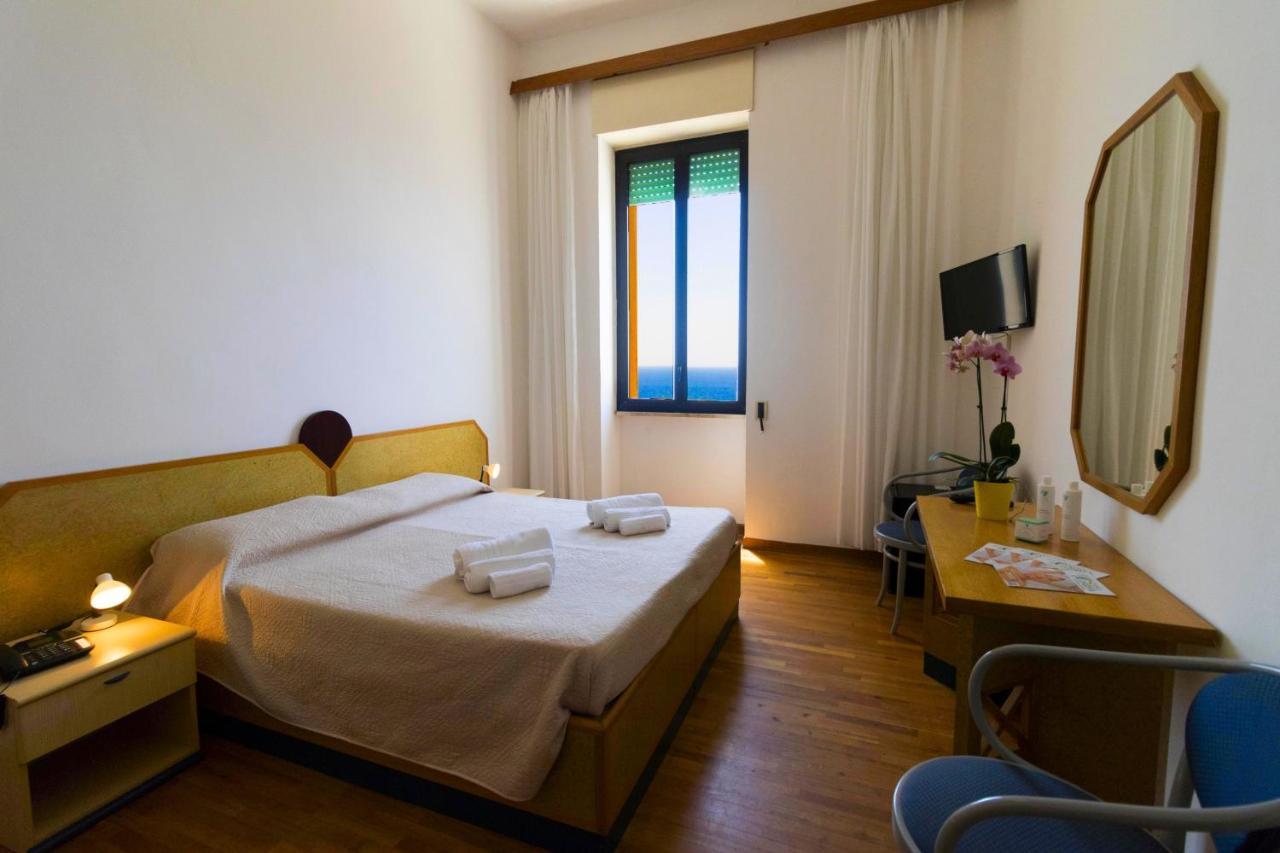 Albergo Palazzo Santa Cesarea Terme Exterior photo
